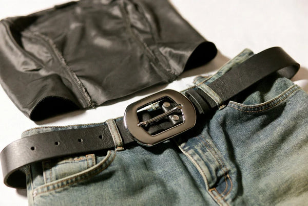 Vintage-inspired y2k belt styled with low-rise denim and polished wardrobe basics AI Prompt:
